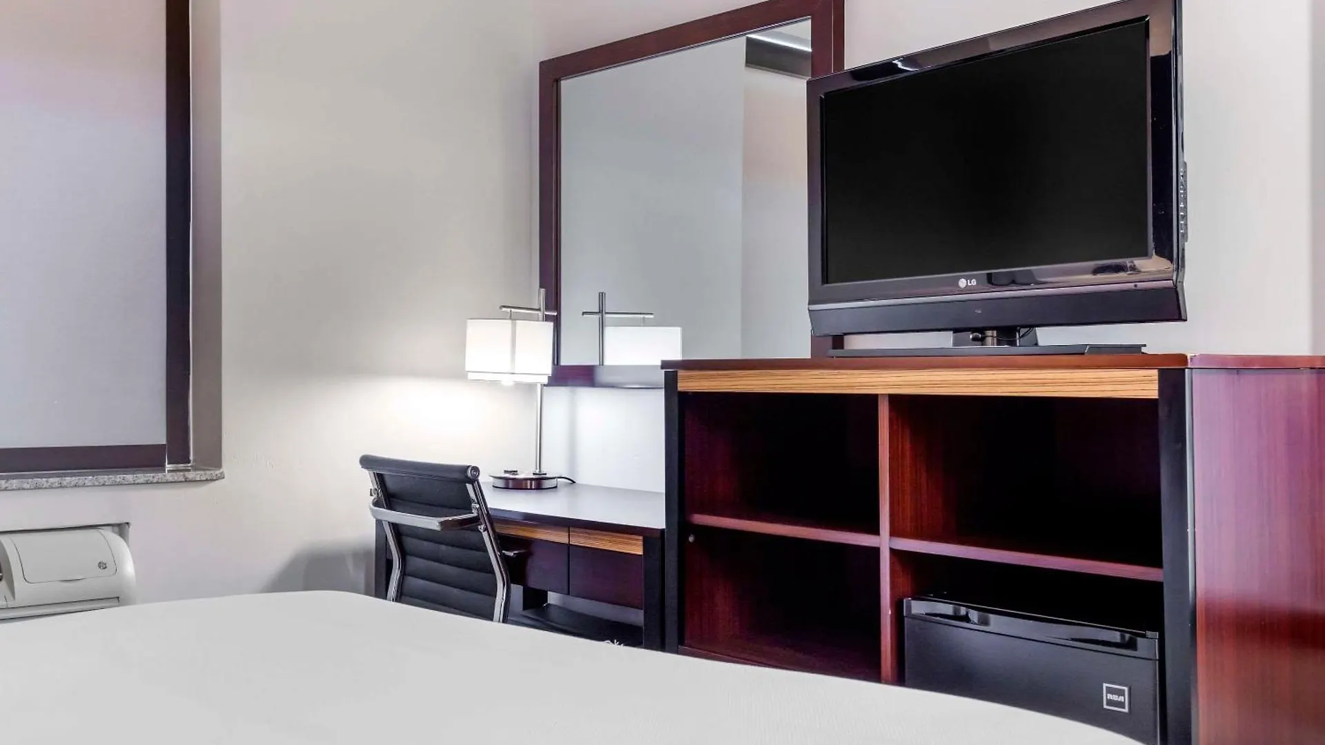 Avion Inn Near Lga Airport, Ascend Hotel Collection New York