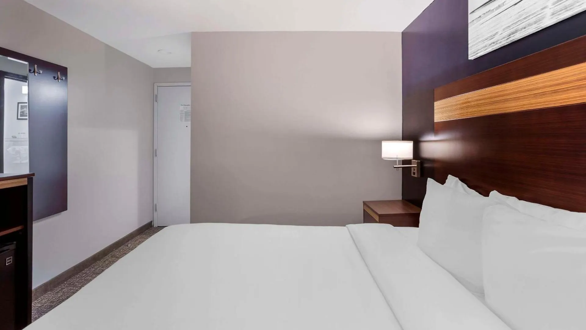 Avion Inn Near Lga Airport, Ascend Hotel Collection New York