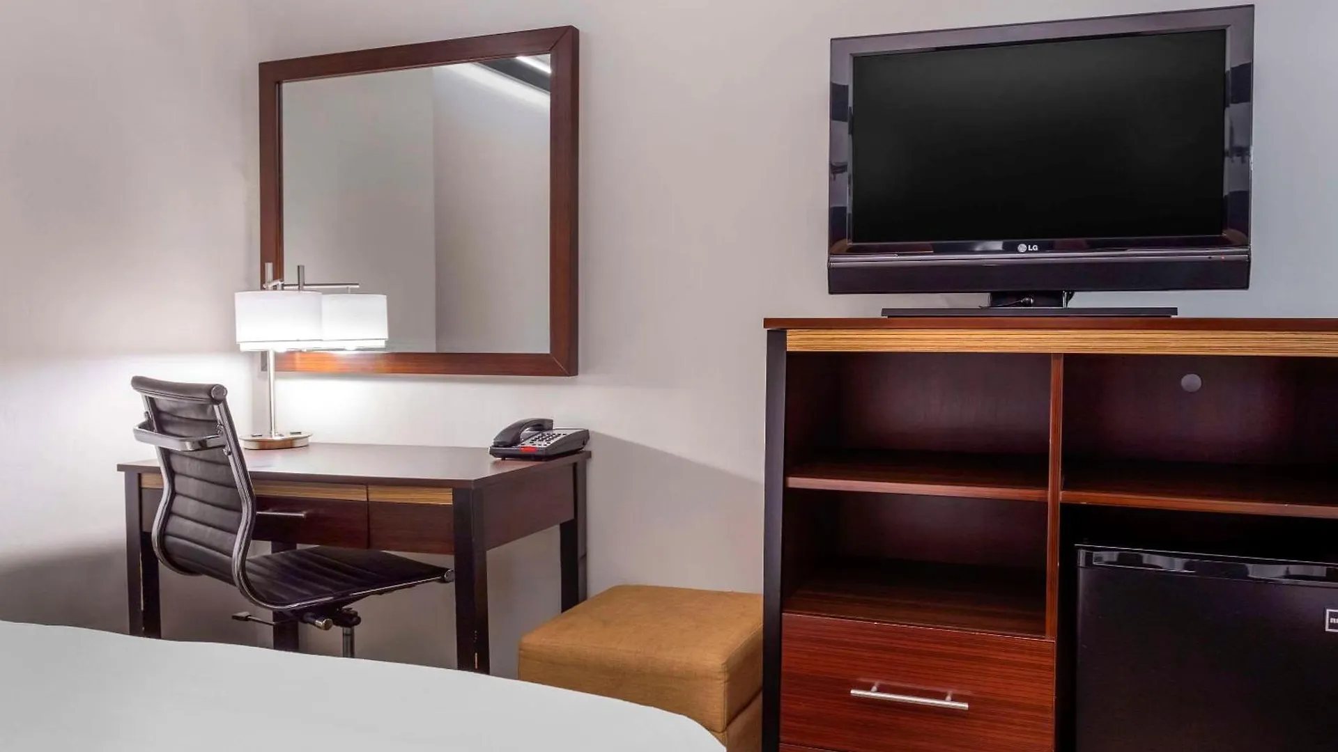 Avion Inn Near Lga Airport, Ascend Hotel Collection New York